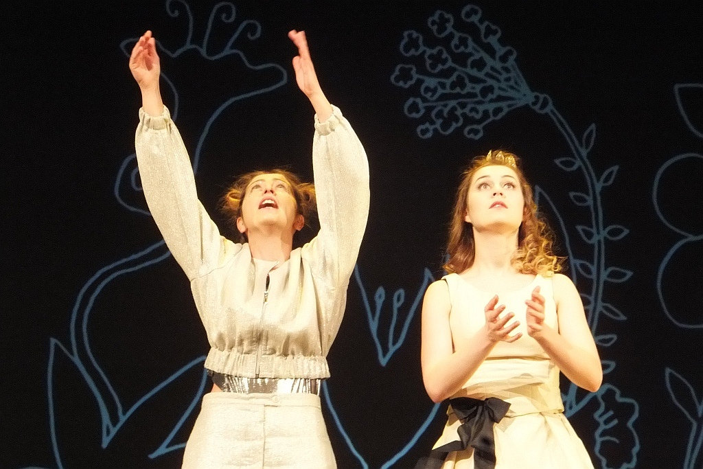 Jedna z „Klechd  sezamowych” na scenie Teatru Modrzejewskiej