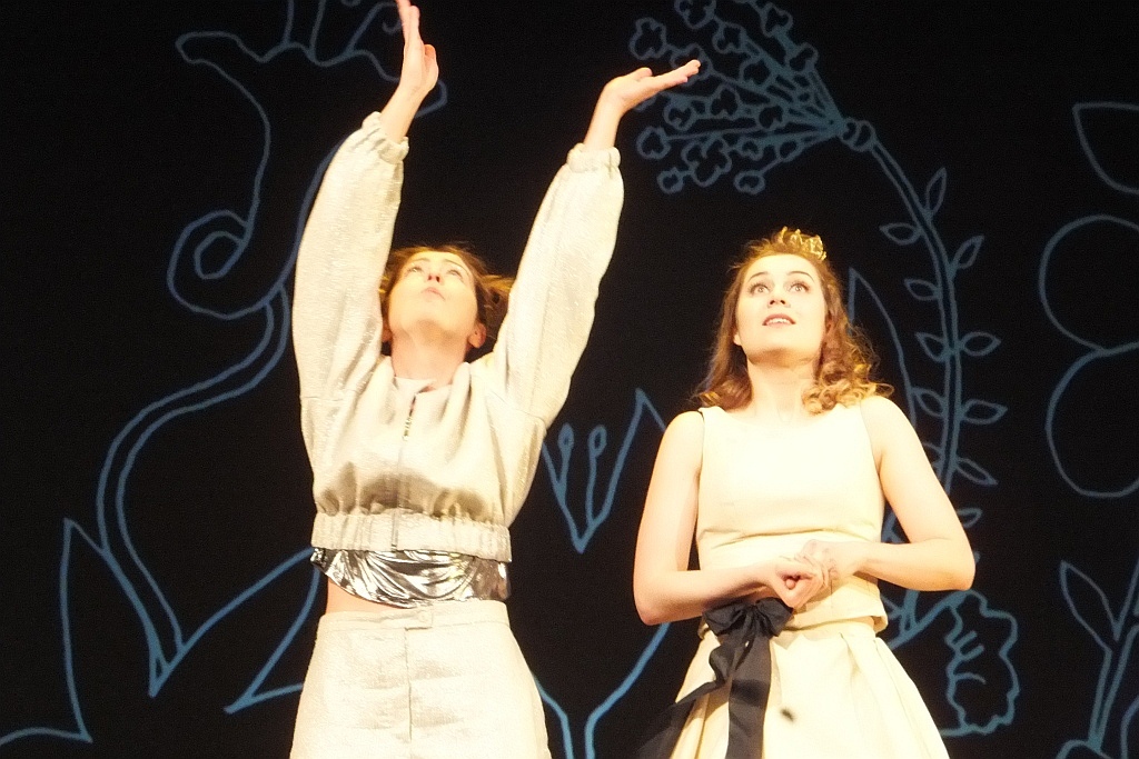 Jedna z „Klechd  sezamowych” na scenie Teatru Modrzejewskiej
