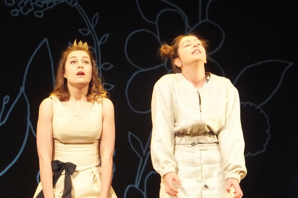 Jedna z „Klechd  sezamowych” na scenie Teatru Modrzejewskiej