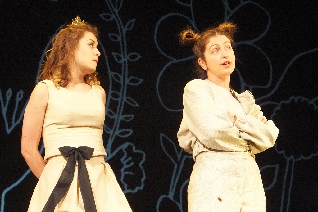 Jedna z „Klechd  sezamowych” na scenie Teatru Modrzejewskiej