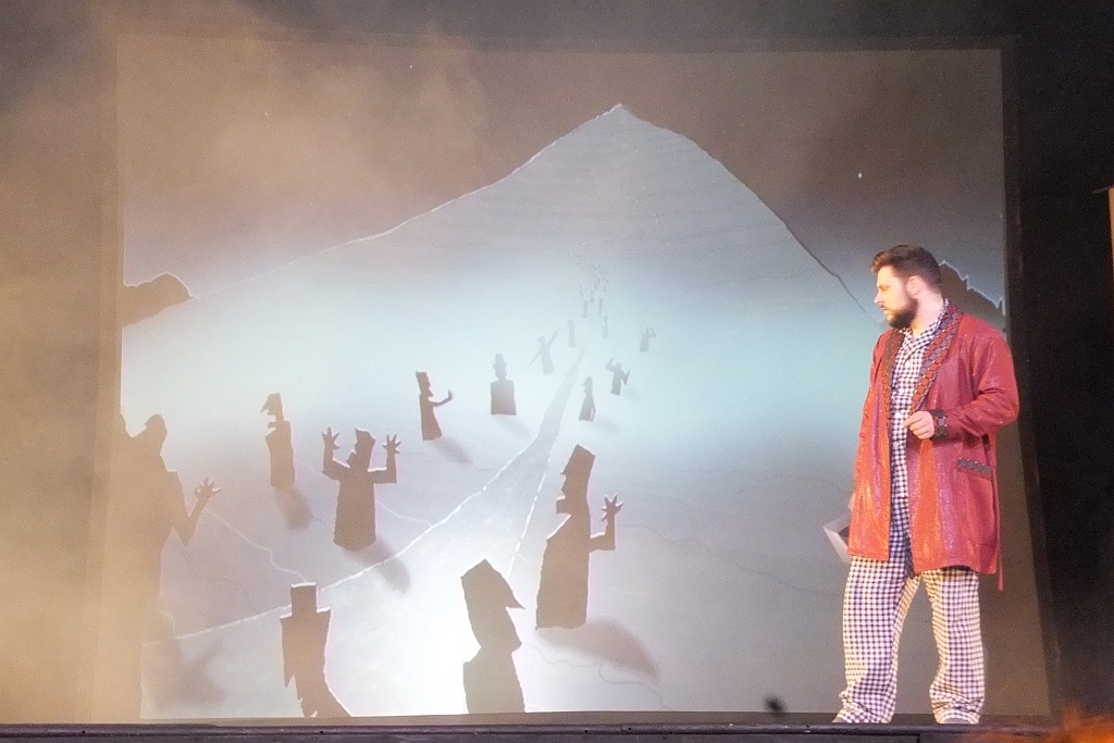Jedna z „Klechd  sezamowych” na scenie Teatru Modrzejewskiej