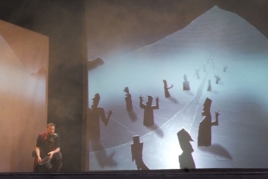 Jedna z „Klechd  sezamowych” na scenie Teatru Modrzejewskiej