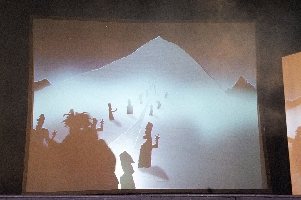Jedna z „Klechd  sezamowych” na scenie Teatru Modrzejewskiej