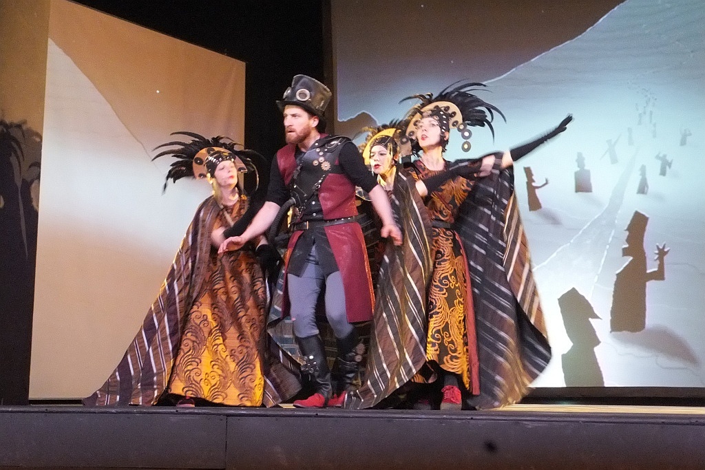 Jedna z „Klechd  sezamowych” na scenie Teatru Modrzejewskiej
