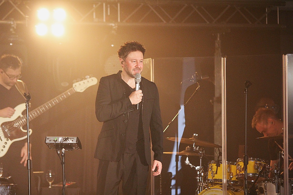 Koncert Andrzeja „Piaska” Piasecznego w hotelu Sękowski