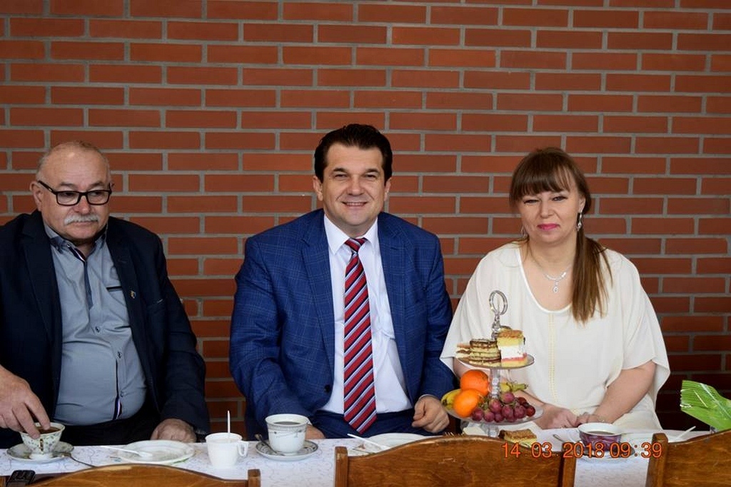 Impreza z okazji Dnia Kobiet zorganizowana w szkole w Krzywej