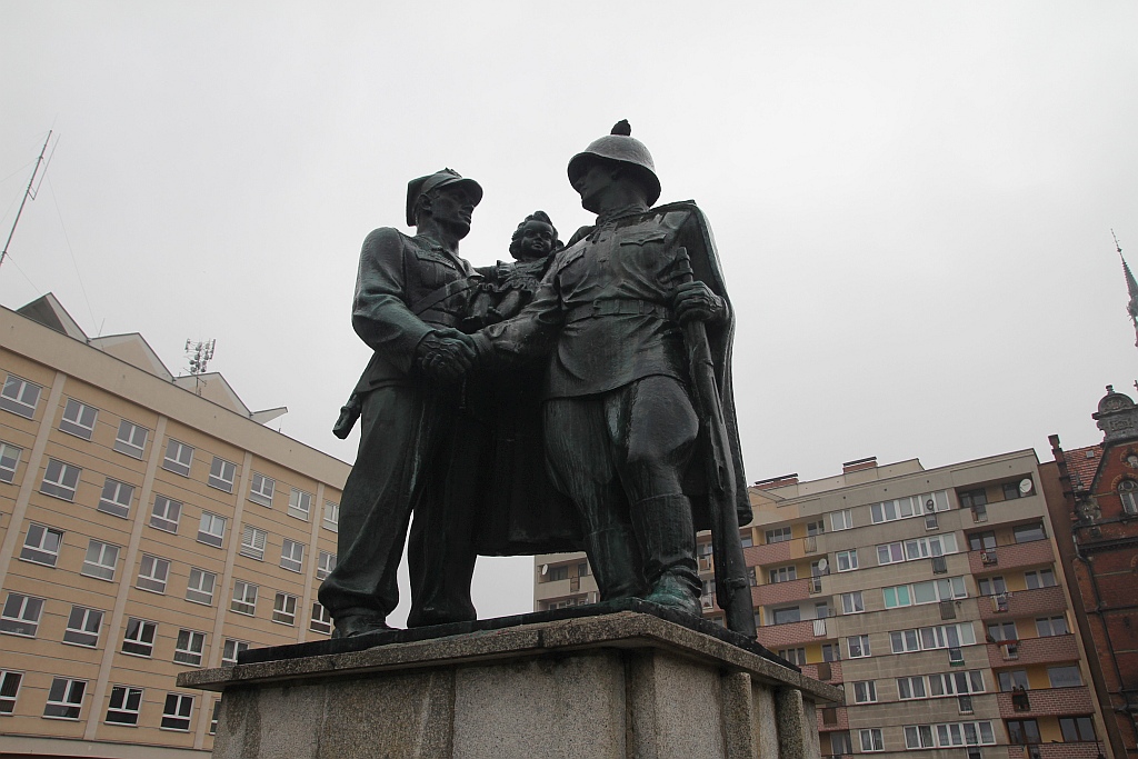 LPGK przymierza się do rozbiórki i eksmisji pomnika