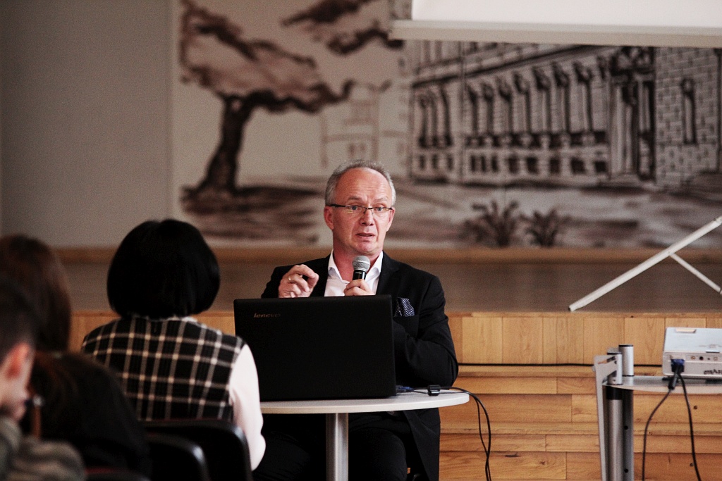 Prof. Krzysztof Szwagrzyk gościem I Liceum Ogólnokształcącego