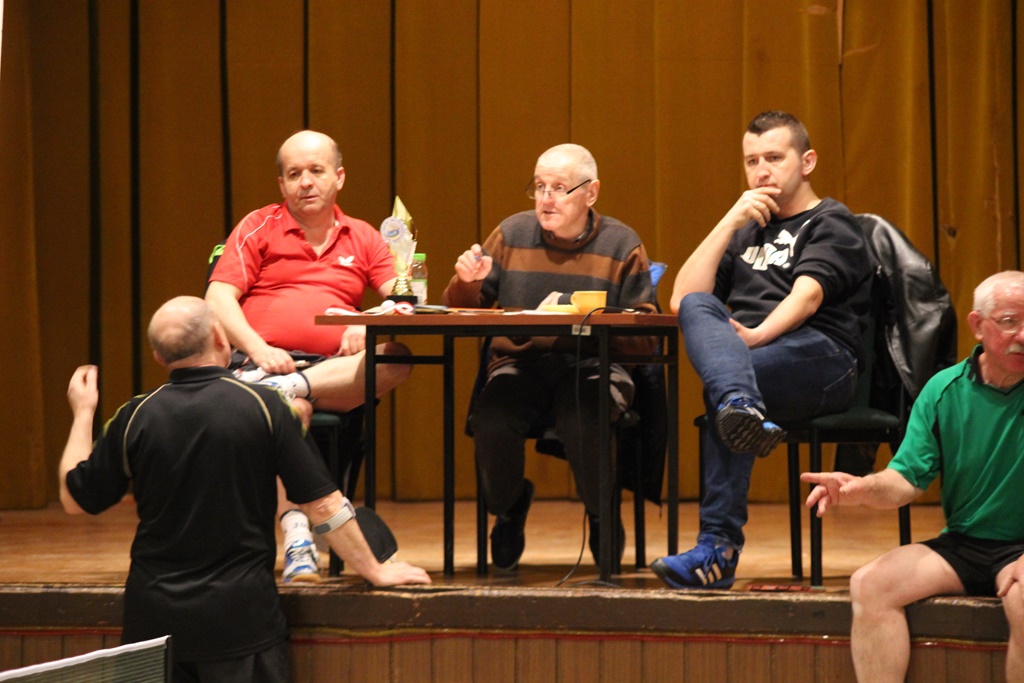 Amatorzy grali w tenisa stołowego w Domu Kultury Atrium