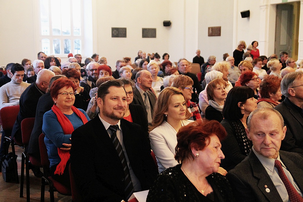 Pełen gwiazd koncert muzyki i poezji patriotycznej