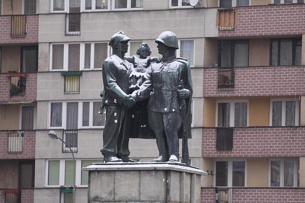 Pomnik, który od 67 lat dzieli legniczan idzie do rozbiórki