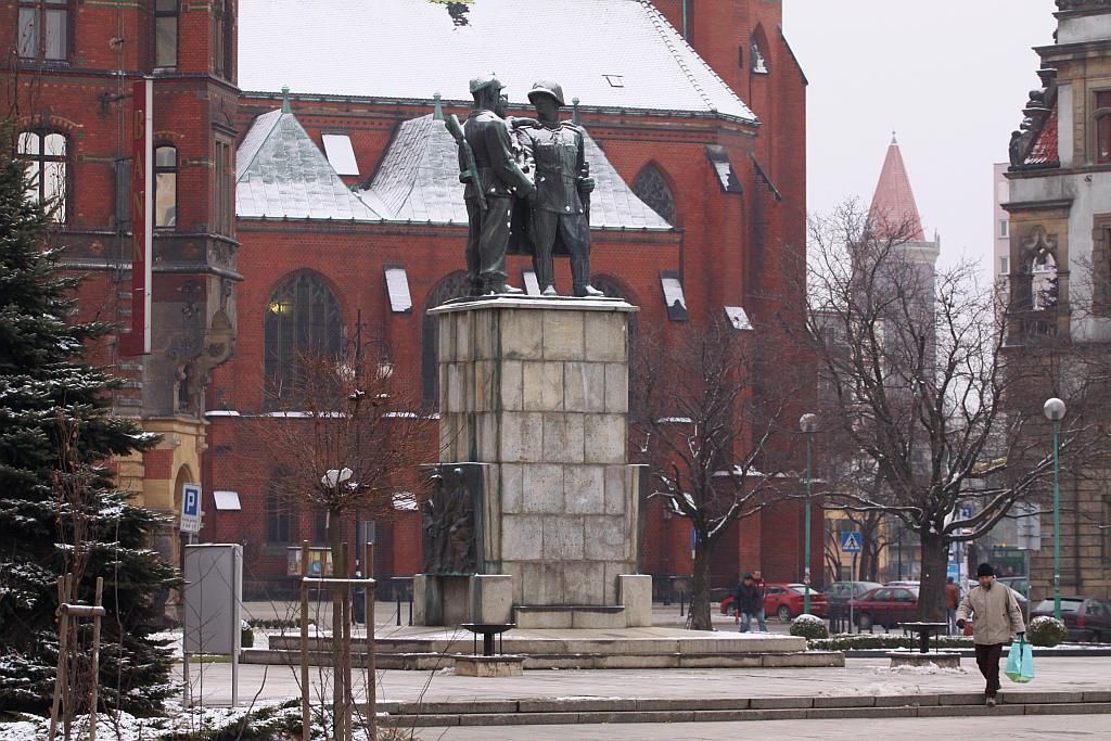 Pomnik, który od 67 lat dzieli legniczan idzie do rozbiórki