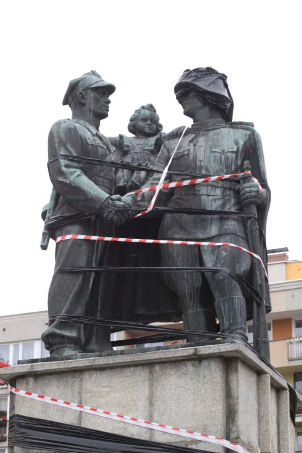 Pomnik, który od 67 lat dzieli legniczan idzie do rozbiórki