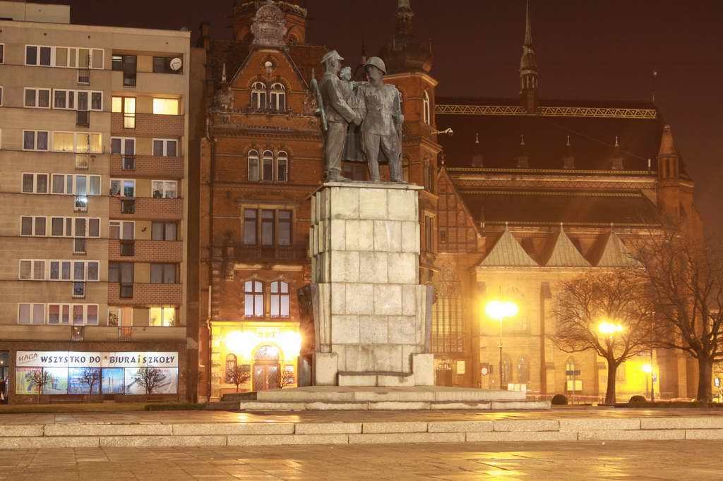 Pomnik, który od 67 lat dzieli legniczan idzie do rozbiórki