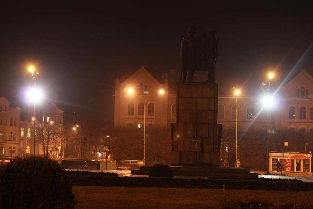 Pomnik, który od 67 lat dzieli legniczan idzie do rozbiórki