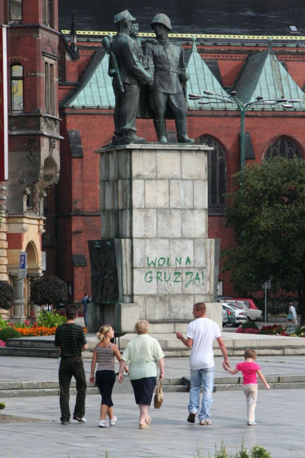 Pomnik, który od 67 lat dzieli legniczan idzie do rozbiórki