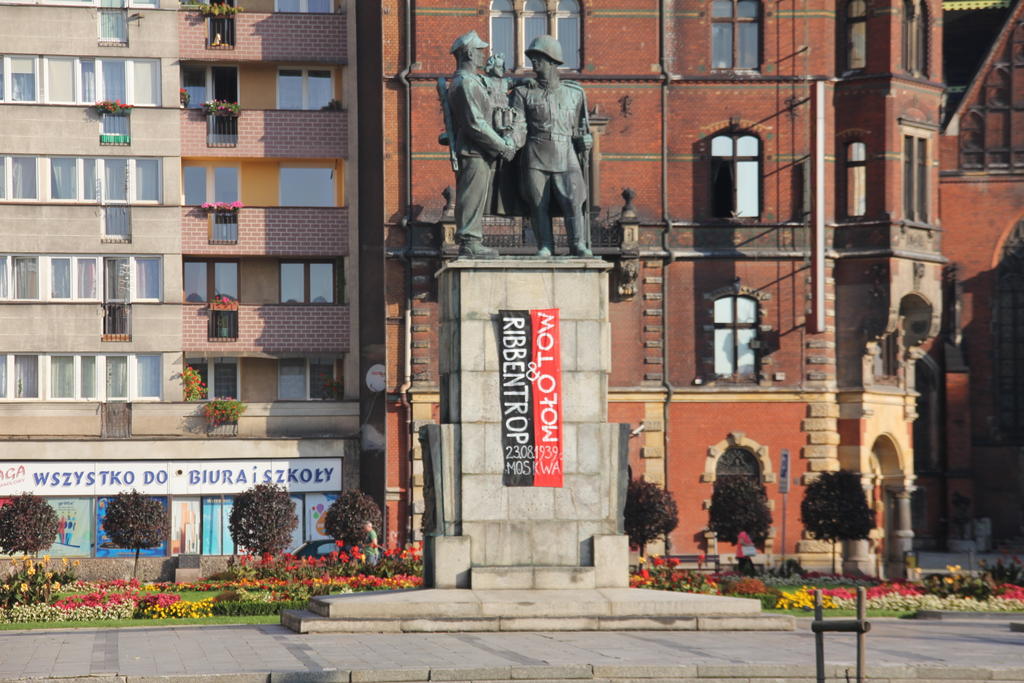 Pomnik, który od 67 lat dzieli legniczan idzie do rozbiórki
