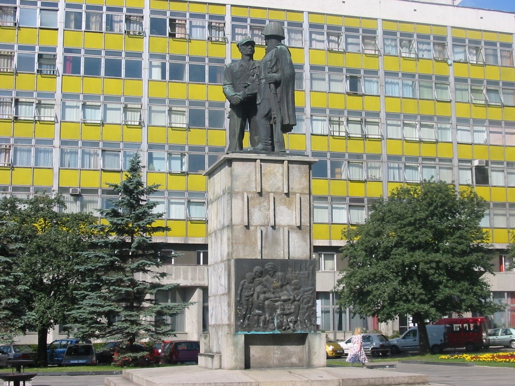 Pomnik, który od 67 lat dzieli legniczan idzie do rozbiórki