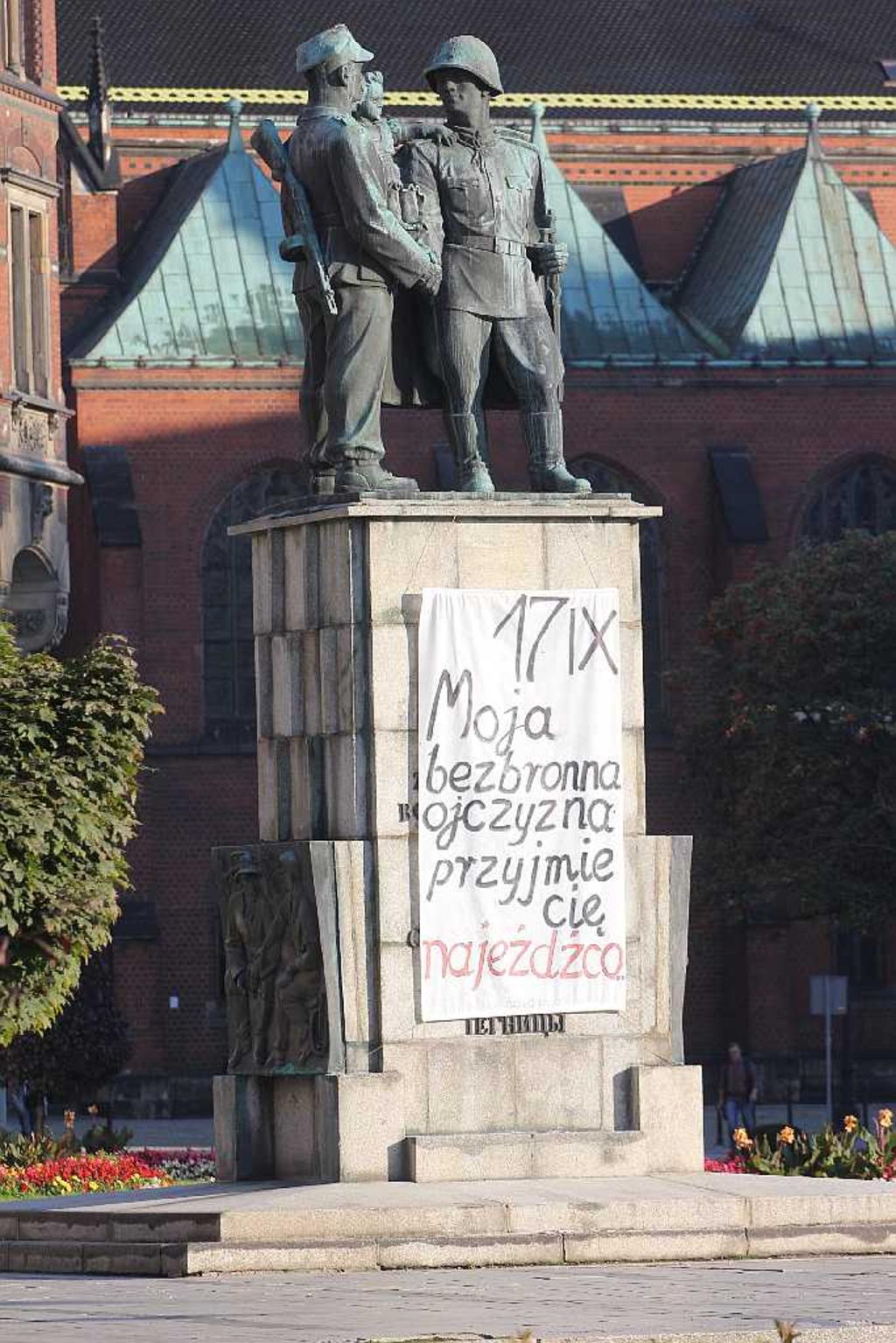 Pomnik, który od 67 lat dzieli legniczan idzie do rozbiórki