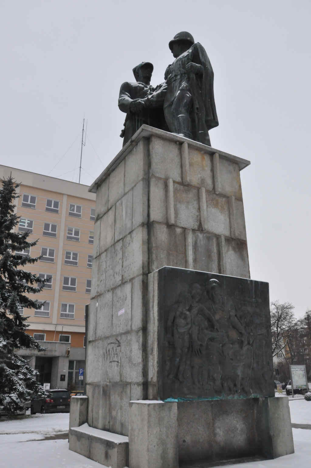 Pomnik, który od 67 lat dzieli legniczan idzie do rozbiórki