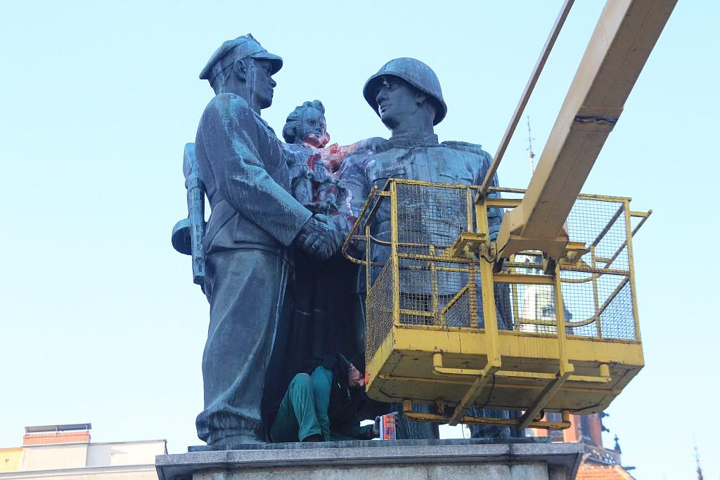 Pomnik, który od 67 lat dzieli legniczan idzie do rozbiórki