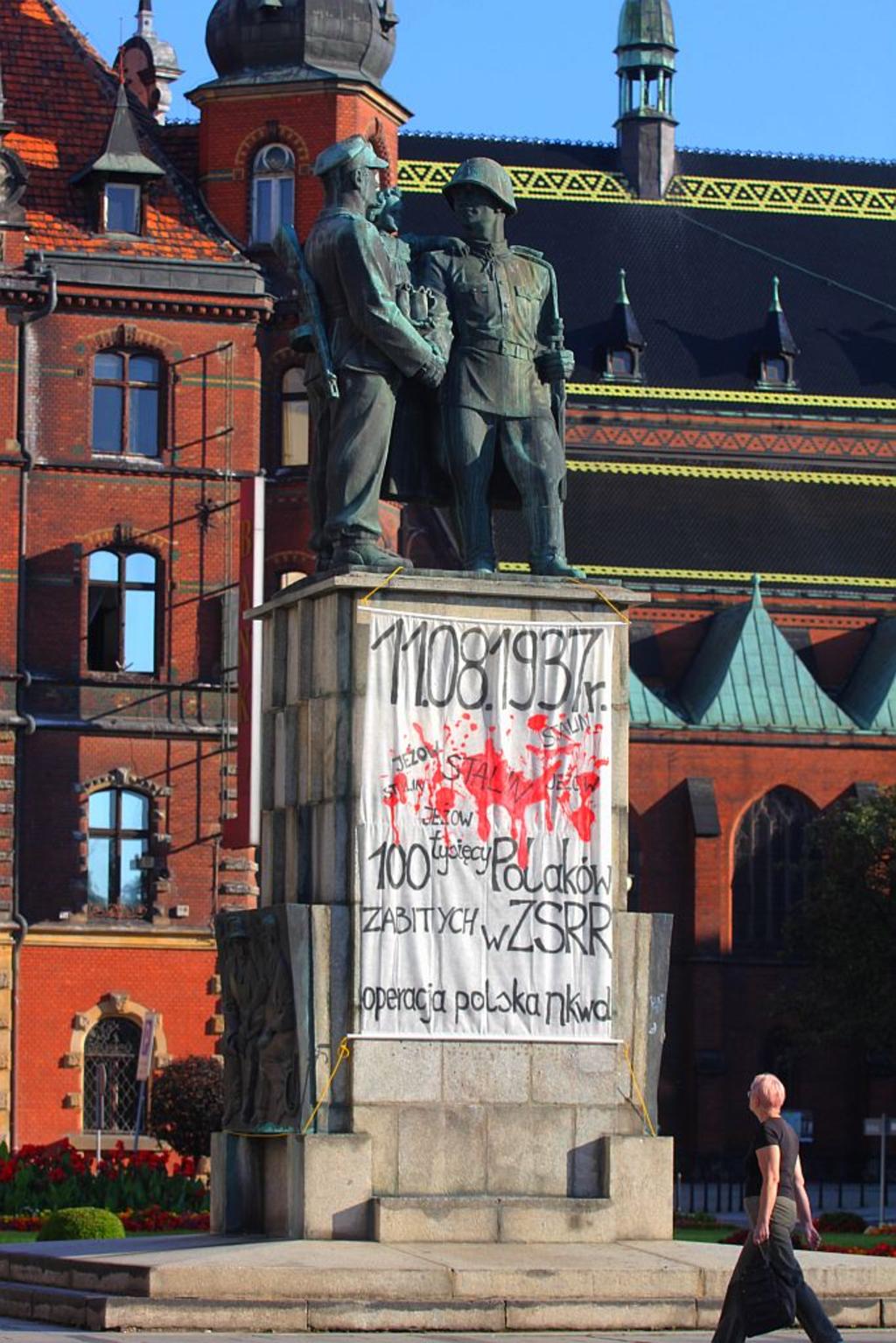 Pomnik, który od 67 lat dzieli legniczan idzie do rozbiórki