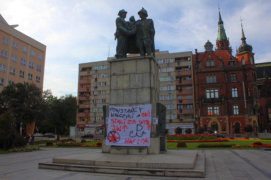 Pomnik, który od 67 lat dzieli legniczan idzie do rozbiórki