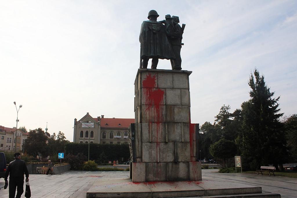 Pomnik, który od 67 lat dzieli legniczan idzie do rozbiórki