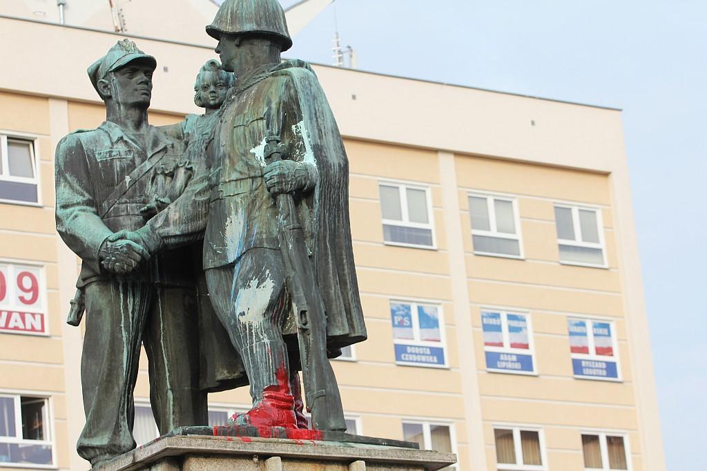 Pomnik, który od 67 lat dzieli legniczan idzie do rozbiórki
