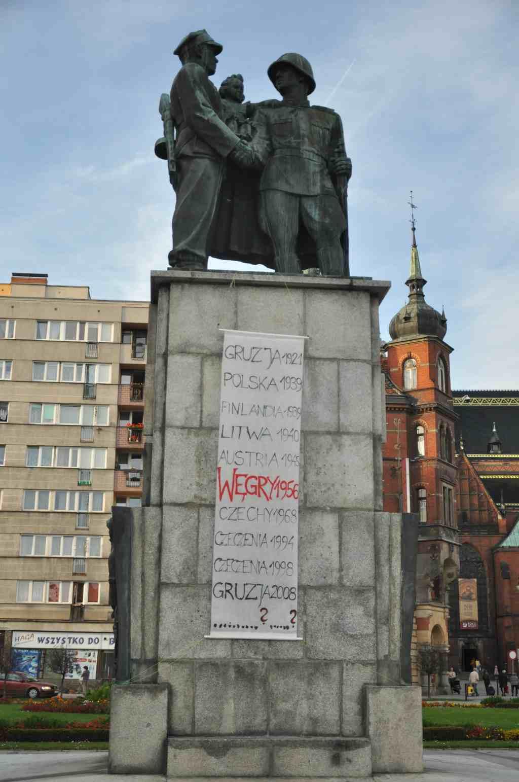 Pomnik, który od 67 lat dzieli legniczan idzie do rozbiórki