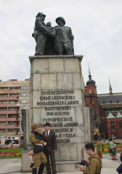 Pomnik, który od 67 lat dzieli legniczan idzie do rozbiórki