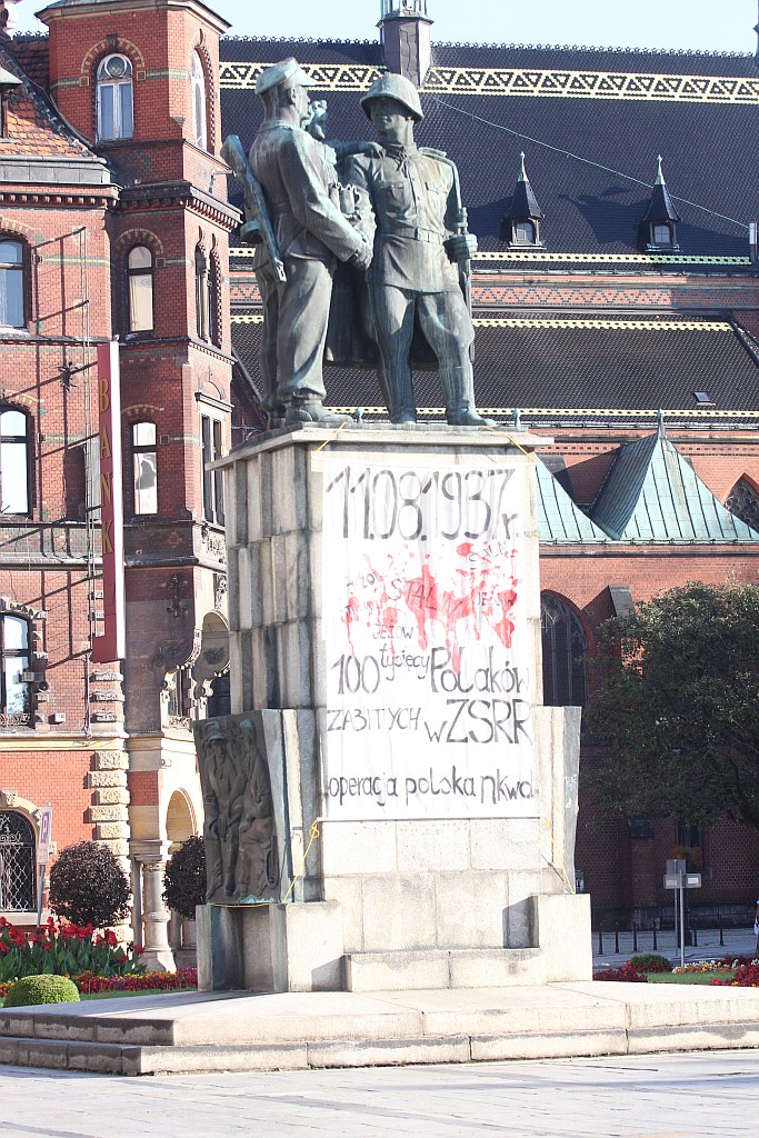 Pomnik, który od 67 lat dzieli legniczan idzie do rozbiórki
