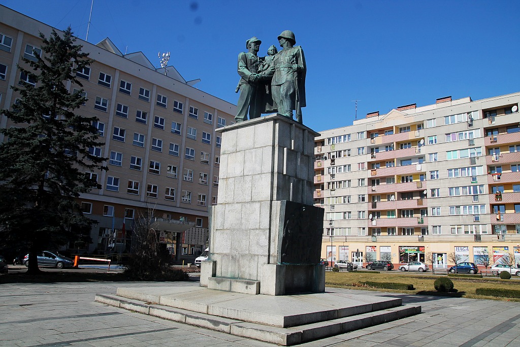 Pomnik, który od 67 lat dzieli legniczan idzie do rozbiórki