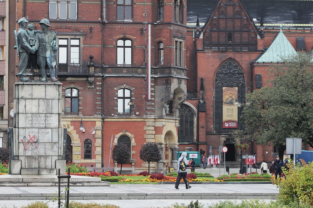 Pomnik, który od 67 lat dzieli legniczan idzie do rozbiórki