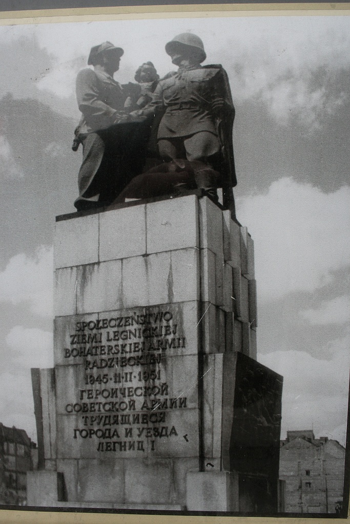 Pomnik, który od 67 lat dzieli legniczan idzie do rozbiórki