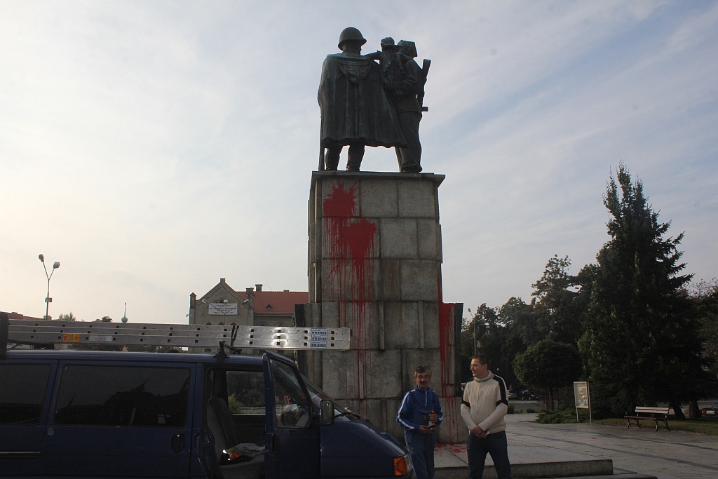 Pomnik, który od 67 lat dzieli legniczan idzie do rozbiórki