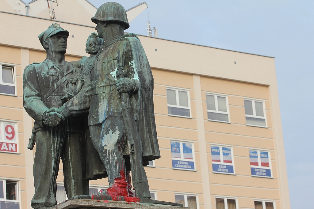 Pomnik, który od 67 lat dzieli legniczan idzie do rozbiórki