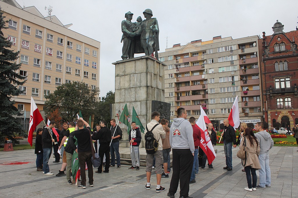 Pomnik, który od 67 lat dzieli legniczan idzie do rozbiórki