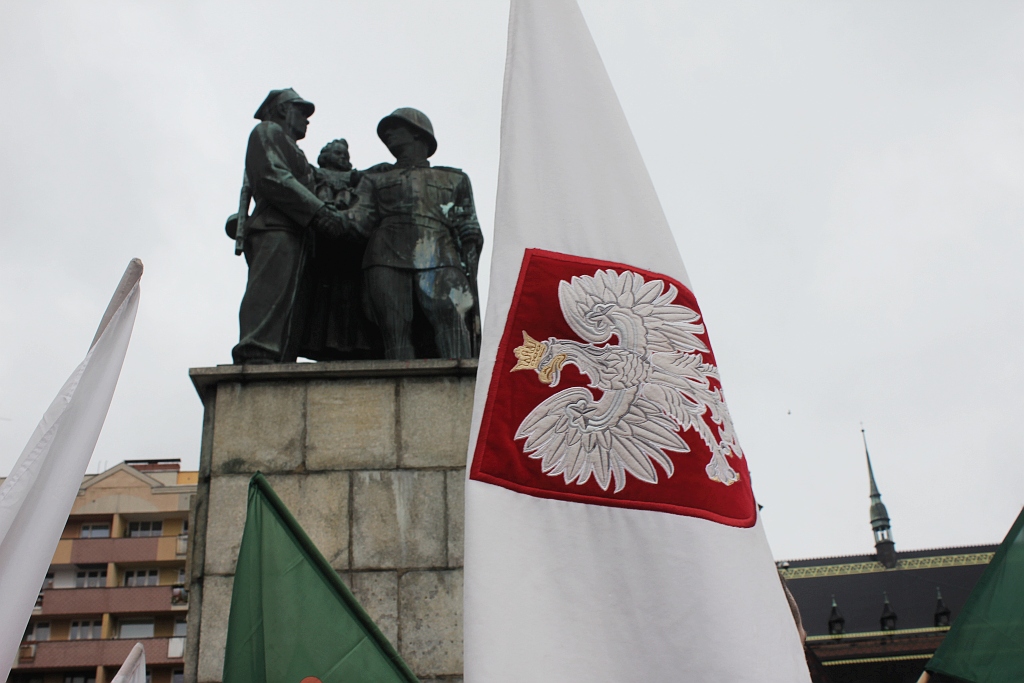 Pomnik, który od 67 lat dzieli legniczan idzie do rozbiórki