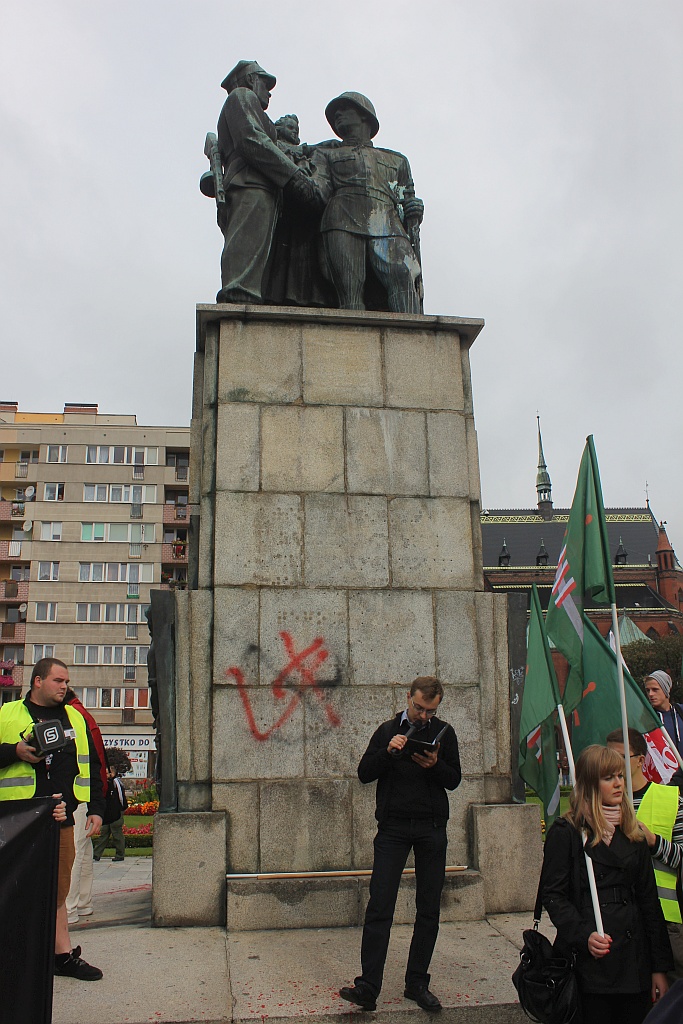 Pomnik, który od 67 lat dzieli legniczan idzie do rozbiórki