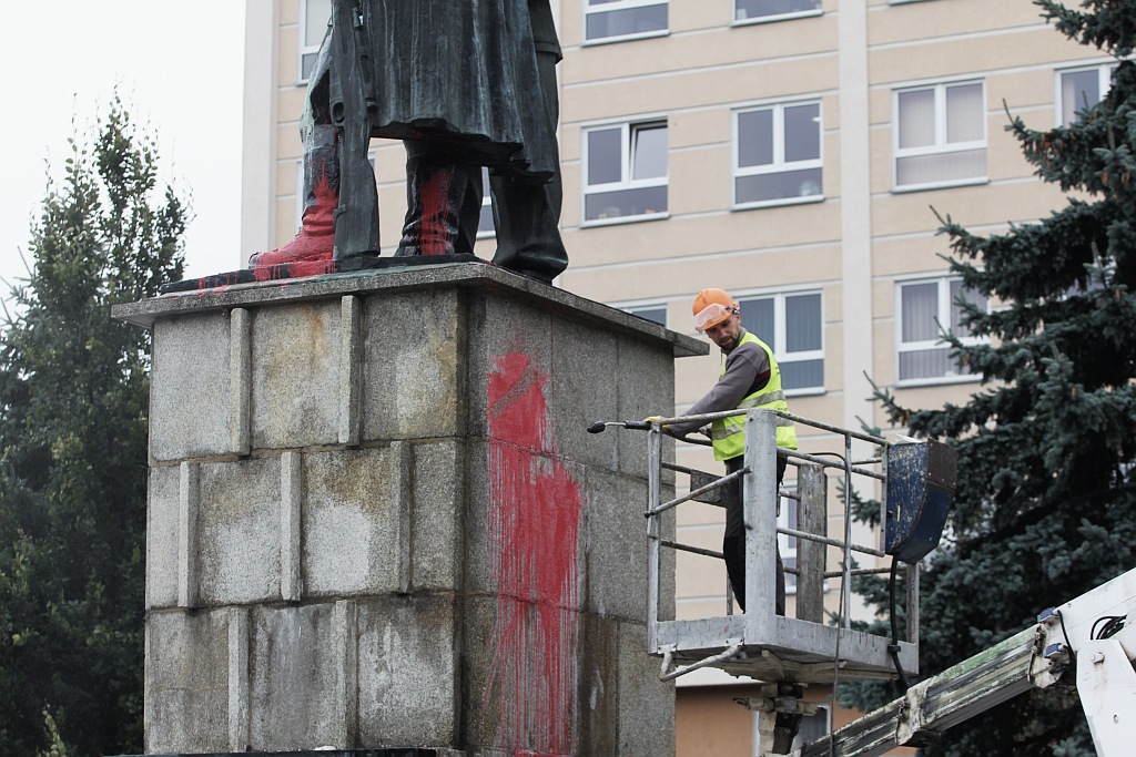 Pomnik, który od 67 lat dzieli legniczan idzie do rozbiórki