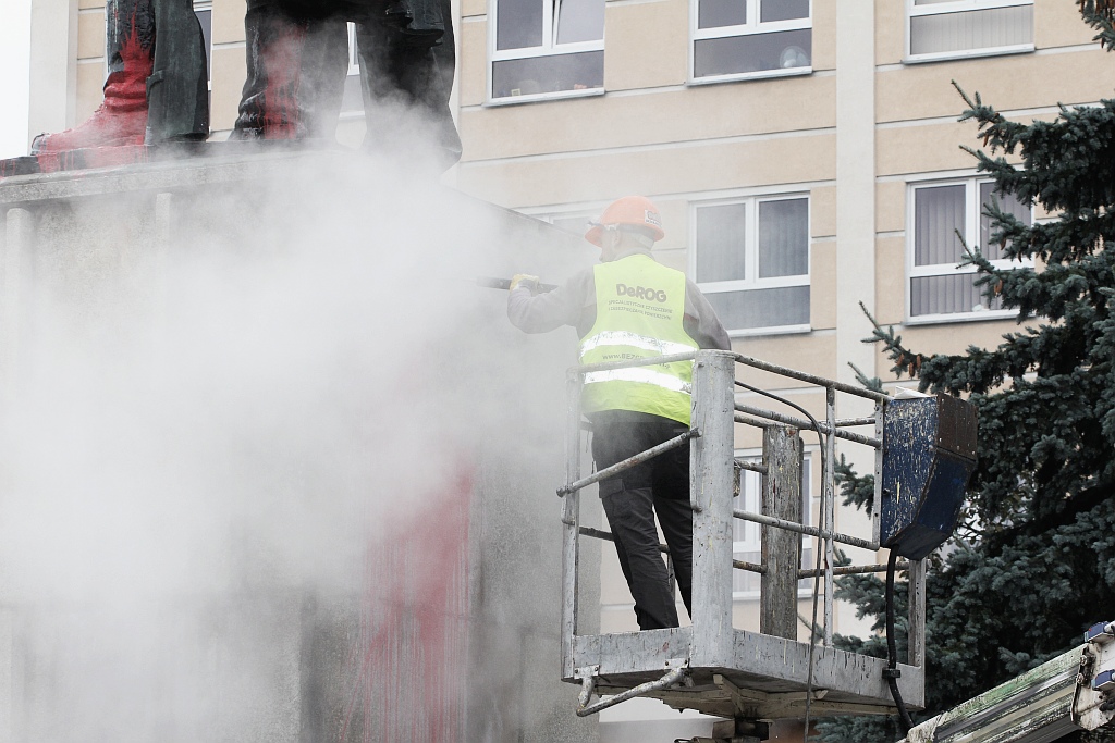 Pomnik, który od 67 lat dzieli legniczan idzie do rozbiórki
