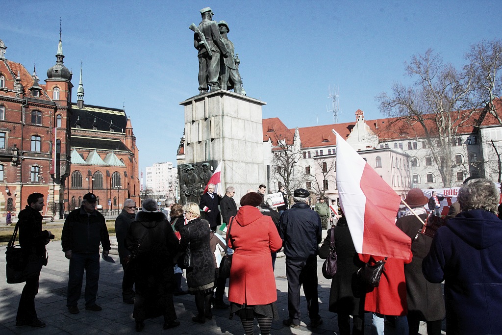 Pomnik, który od 67 lat dzieli legniczan idzie do rozbiórki