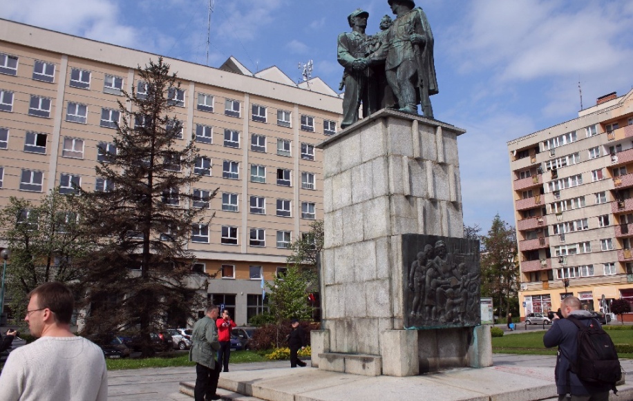 Pomnik, który od 67 lat dzieli legniczan idzie do rozbiórki