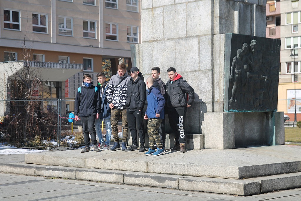 Rozpoczął się demontaż pomnika wdzięczności na pl. Słowiańskim