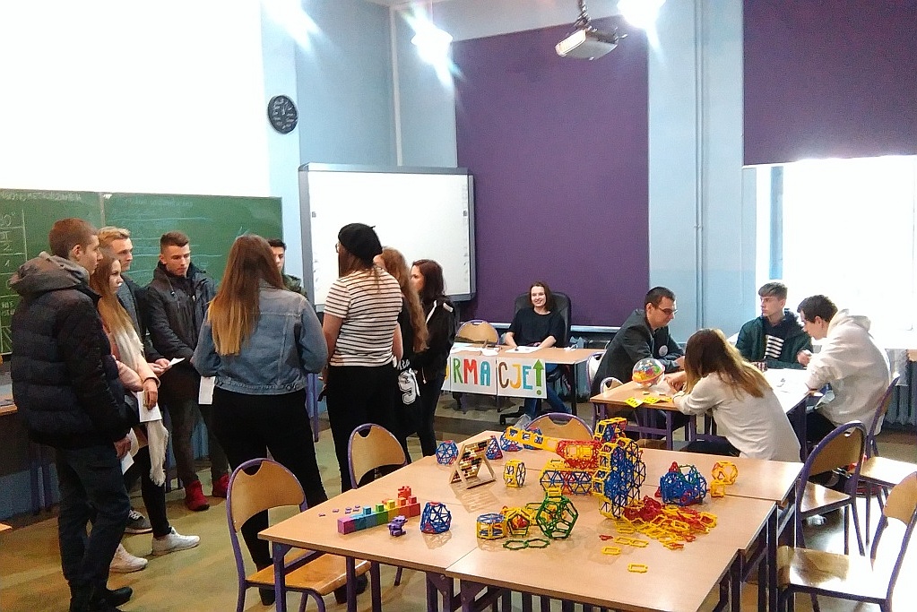 V Liceum Ogólnokształcące gościło u siebie gimnazjalistów