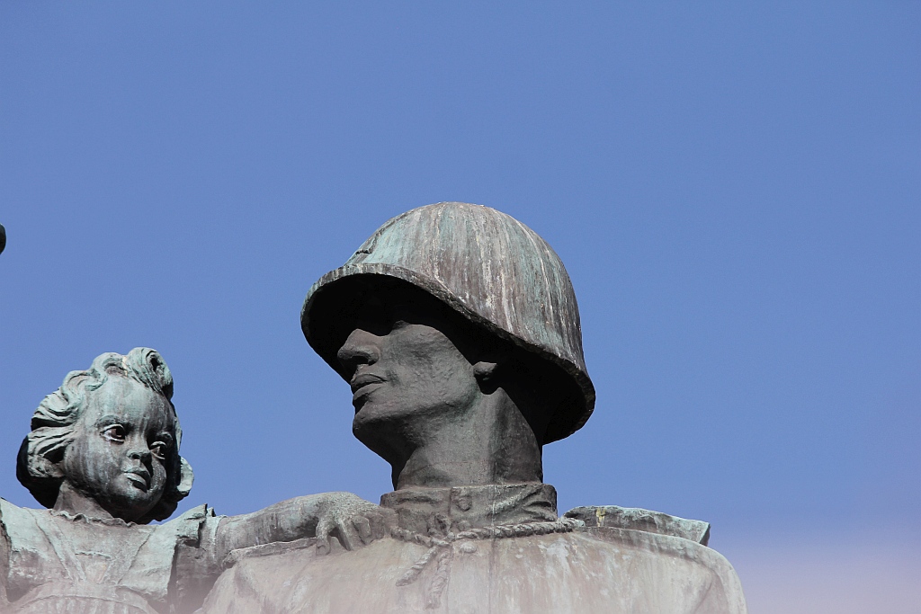 Rozpoczął się demontaż pomnika wdzięczności na pl. Słowiańskim