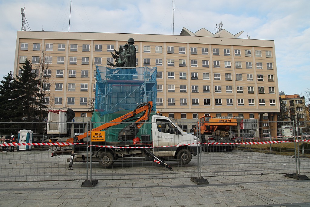 Na placu Słowiańskim nie ma już pomnika wdzięczności