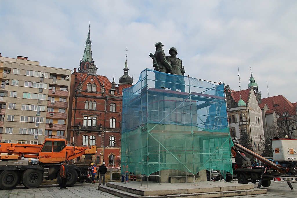 Na placu Słowiańskim nie ma już pomnika wdzięczności