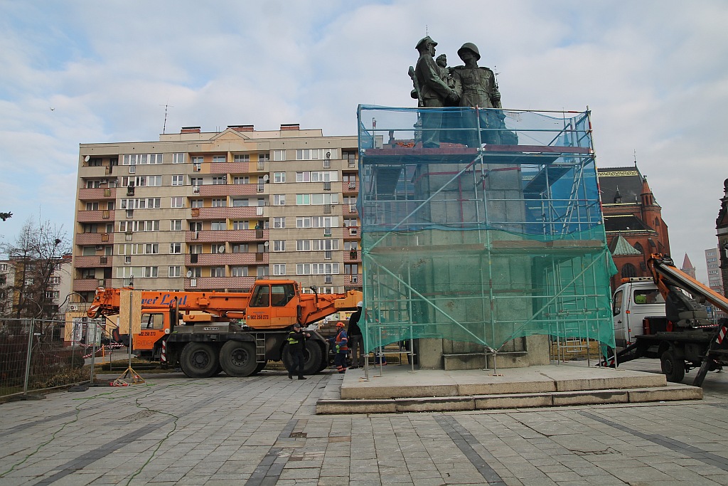 Na placu Słowiańskim nie ma już pomnika wdzięczności
